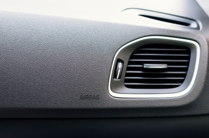 Почему из кондиционера в машине идет пар?